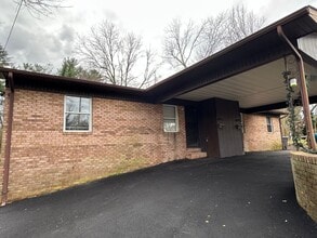 Building Photo - 623 Alexander St