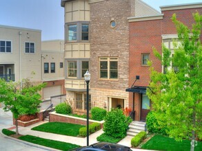 Building Photo - 209 N Geary Ave