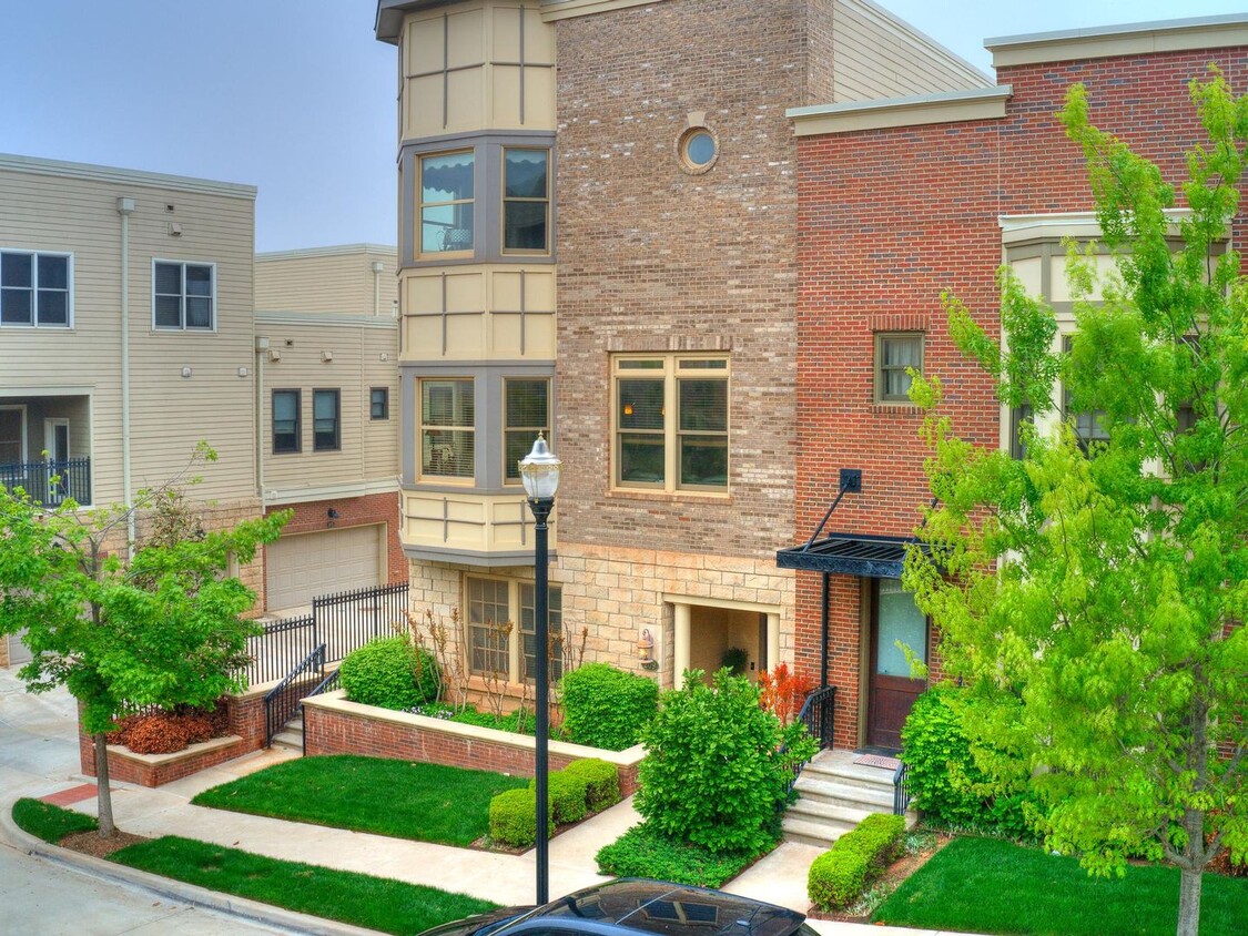 Primary Photo - Beautiful Downtown OKC Townhouse