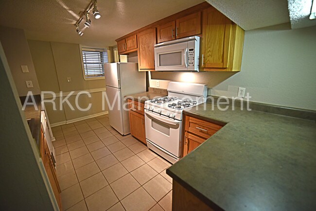 Building Photo - 3421 Wyandotte St