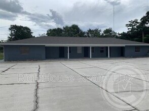 Building Photo - 907 Center Ave