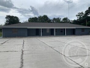 Building Photo - 907 Center Ave