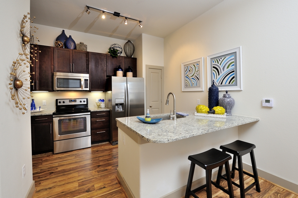 Foto principal - 701 E Parmer Ln