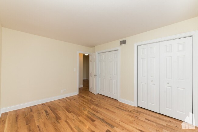 Foto del edificio - 555 W Arlington