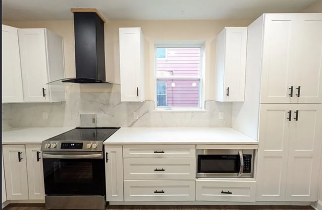 Foto del edificio - Charming 4 beds 3 baths in Cleveland!