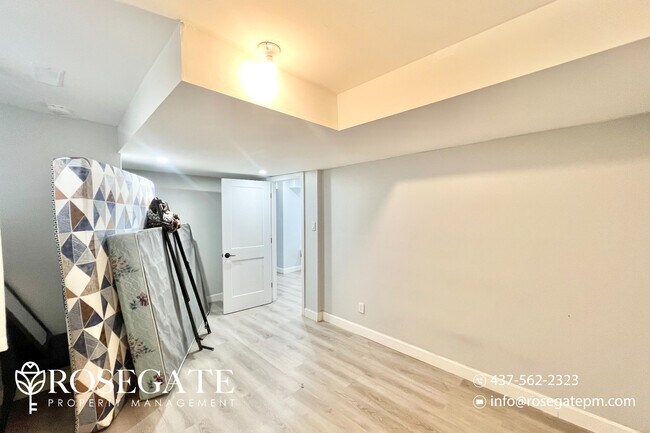 Photo du bâtiment - Cozy 2-Bedroom Apartment in Kitchener – 70...