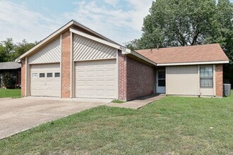 Building Photo - 3902 Peperport Dr