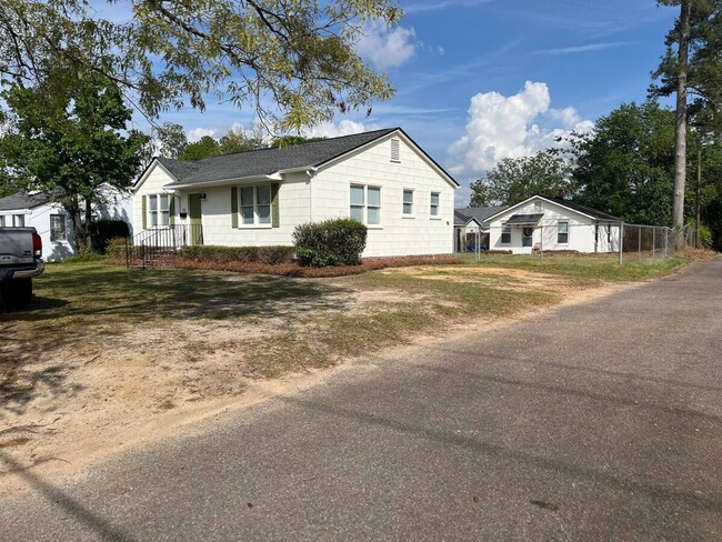 Building Photo - Elegant Downtown Augusta Cottage – FULLY FURNISHED | ALL UTILITIES INCLUDED