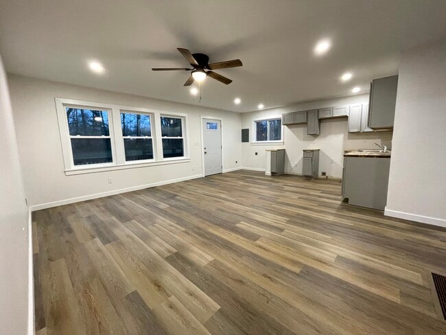 Foto del edificio - 7350 Beech Ave