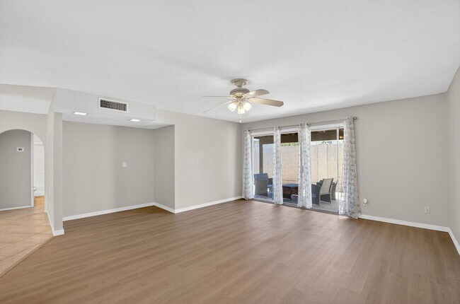 Foto del edificio - Modern Updated Tempe Townhome Near ASU & Downtown with Resort-Style Amenities