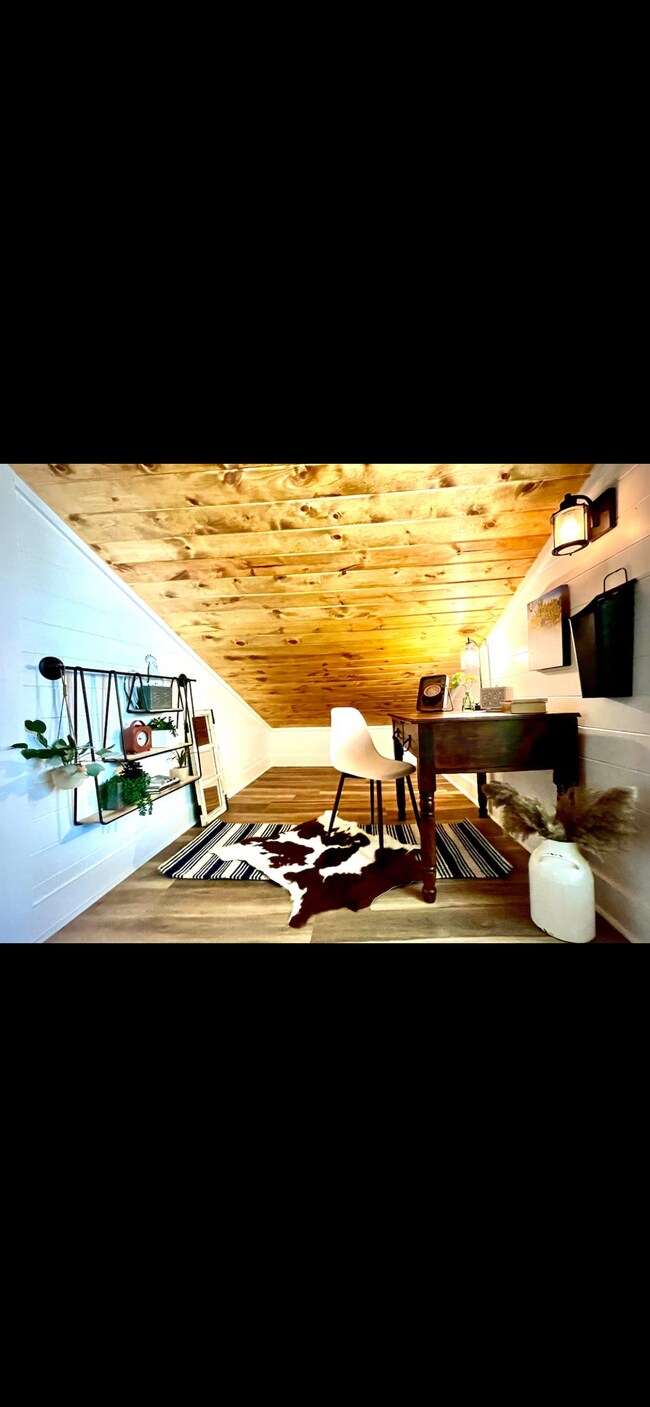 Foto del edificio - 652 W Mill St