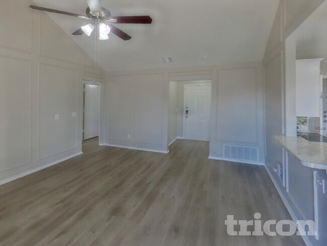 Building Photo - 909 Meadowdale Dr