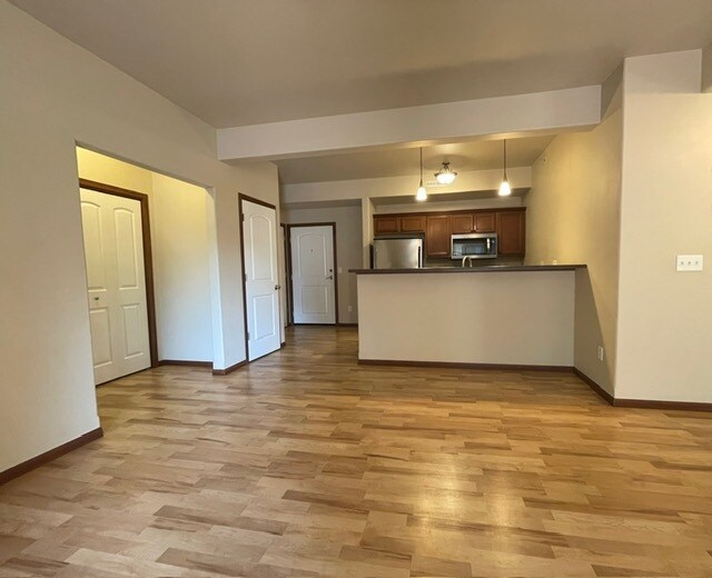 viviendo - 1820 W Benton St