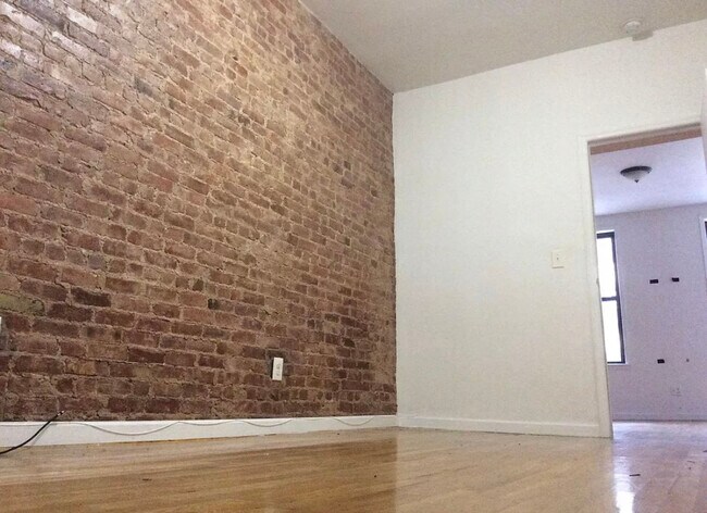 Foto del edificio - 587 Seneca Ave