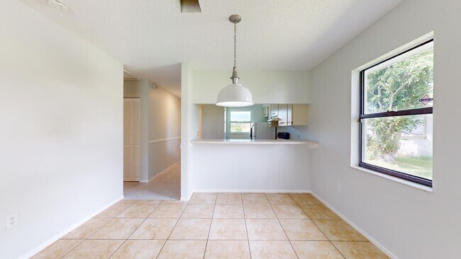 Building Photo - 201 Golf Club Ln