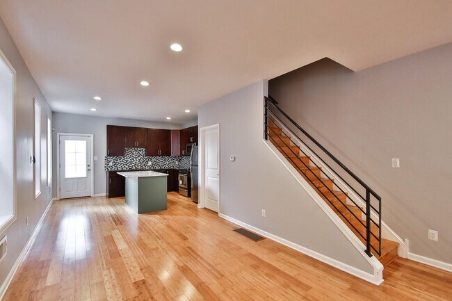 Building Photo - 5210 Pulaski Ave