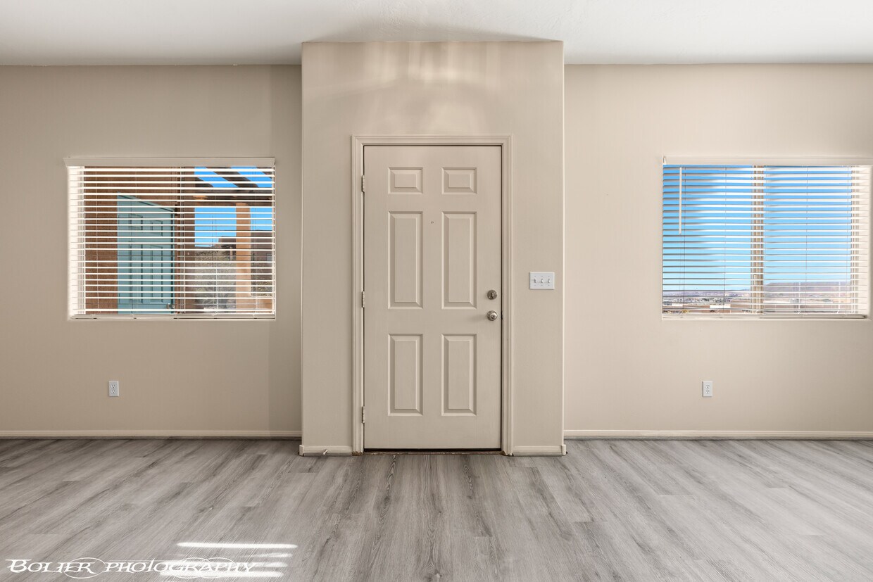 Foto principal - 470 Turtleback Rd