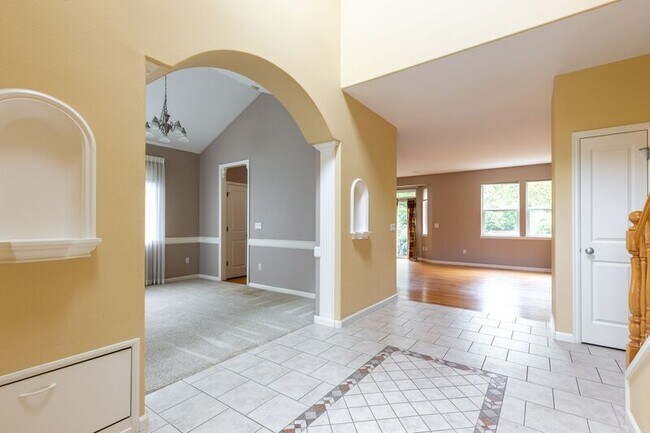 Building Photo - 11528 SE Verns Way