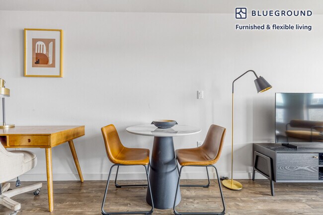 Foto del edificio - 5555 14th Ave NW