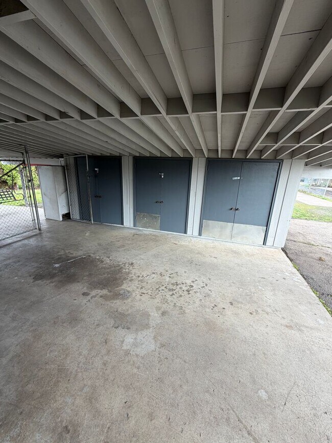 Building Photo - 1135 Laurel Ave