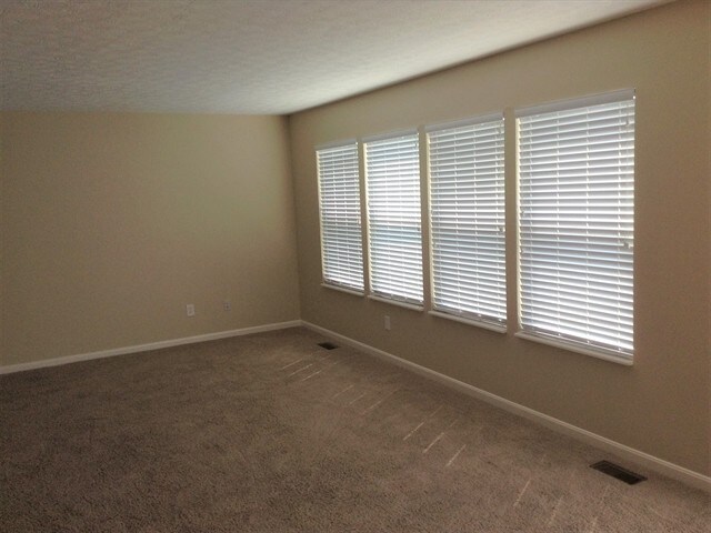 Foto del edificio - 7685 Falls Creek Way
