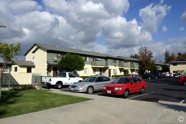 Building Photo - Maple Park Villas
