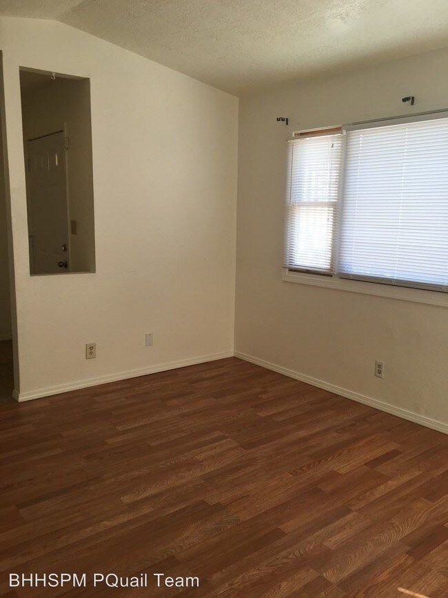 Building Photo - 2 br, 1.5 bath House - 127 Pearl Dr.