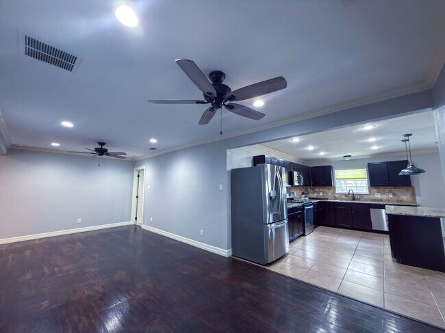 Building Photo - 614 Shadywood Ln