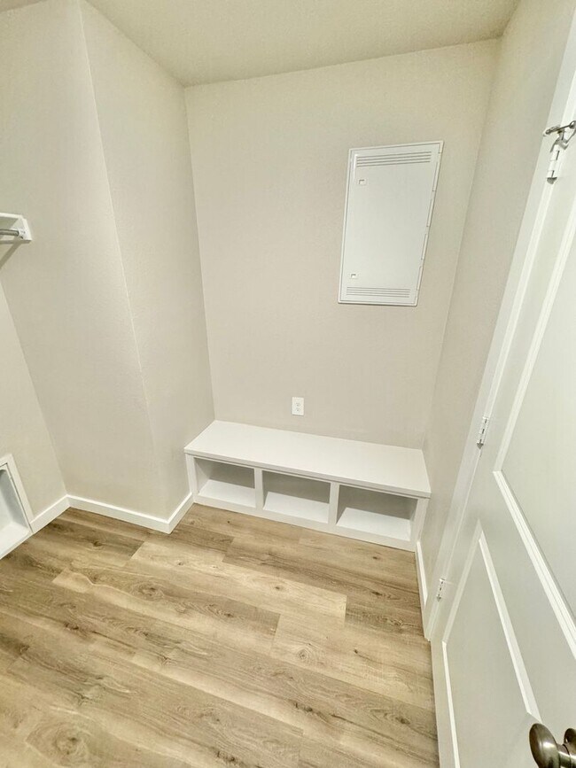Foto del edificio - Brand New Construction! 3 bed, 2 bath, 2 c...