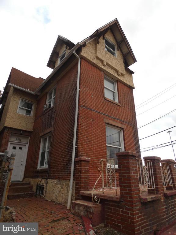 Building Photo - 3203 Winter St