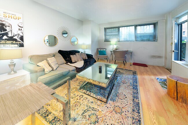 Building Photo - Contemporary Furnished at Beekman East