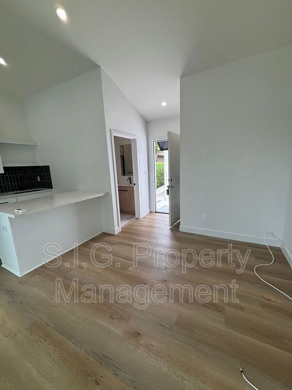 Foto del edificio - 248-250 W. Howard St