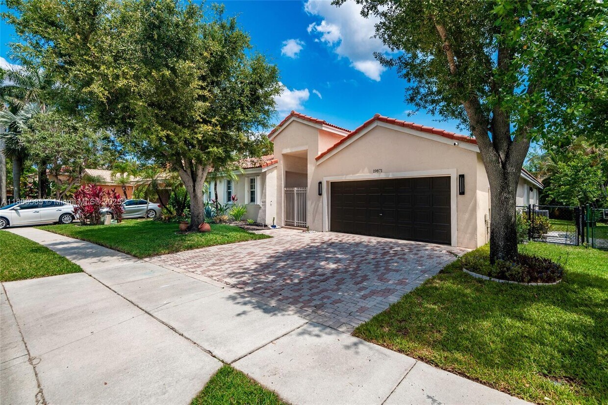 Foto principal - 19871 SW 3rd Pl