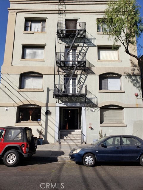 Foto principal - 323 W 4th St