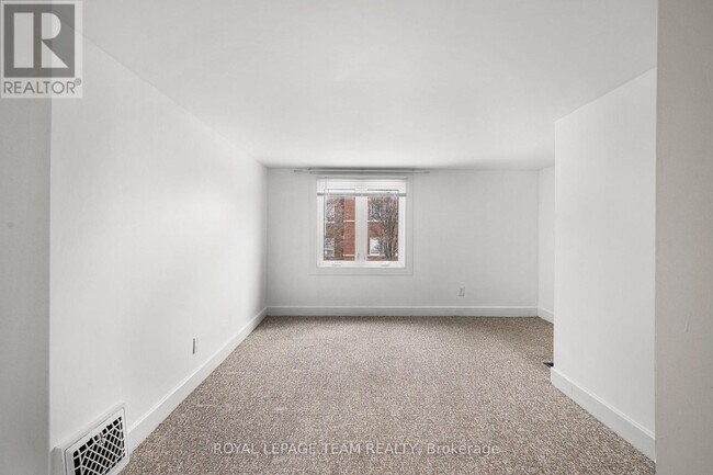 Building Photo - 163 Genest St