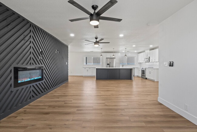 Foto del edificio - 2166 E Greenway Dr