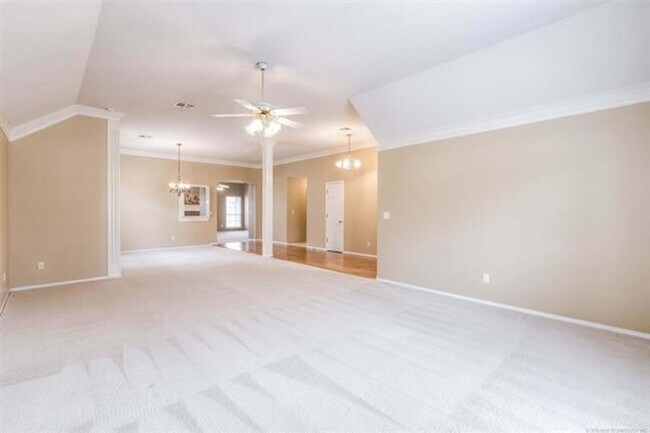 Building Photo - Beautiful south Tulsa 4 bed / 2 bath; $100...