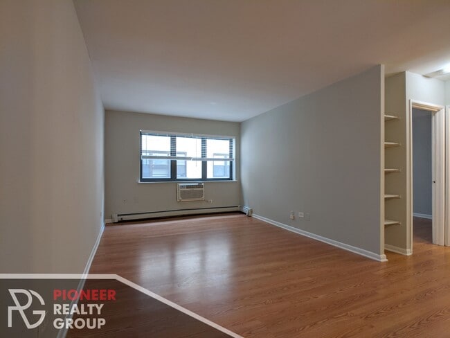 Building Photo - 448 W Barry Ave