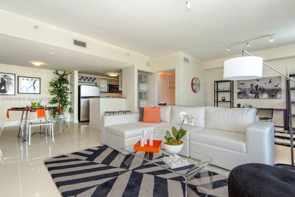 Foto principal - 1871 NW S River Dr