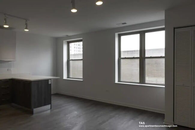 Building Photo - 940 W Winona St