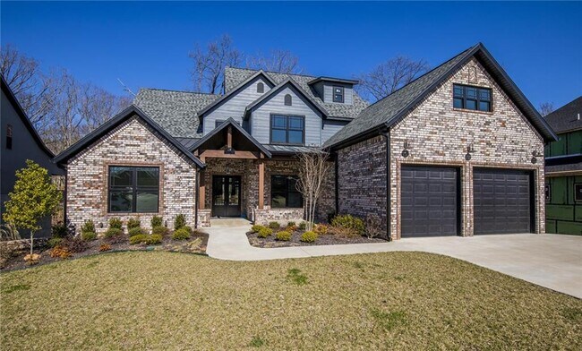 Building Photo - 3220 Laurel Cir