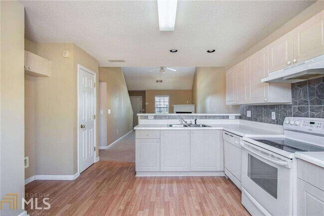 Building Photo - 25 Lake Birch Dr