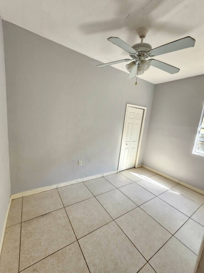 Foto del edificio - 1036 SW 2nd St