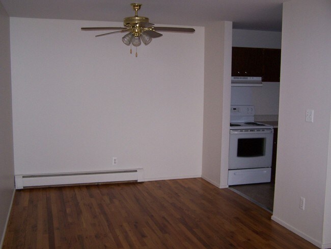 comedor ell - 239 Twelve Mile Rd