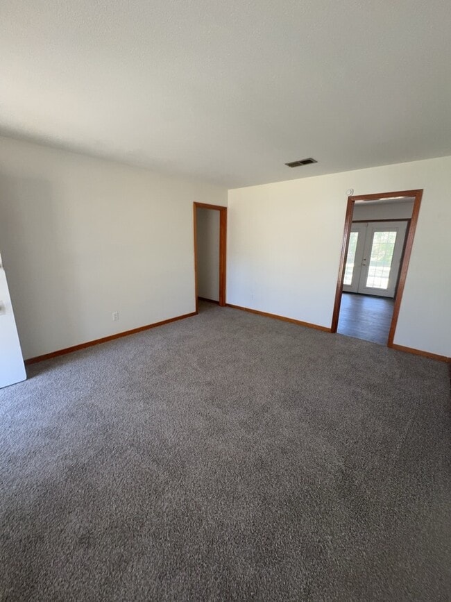 Building Photo - 2242 Castle Hill Dr