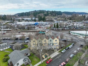 Building Photo - 816 Cherry Ave