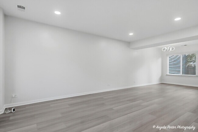 Foto del edificio - 1240 Huntington Dr