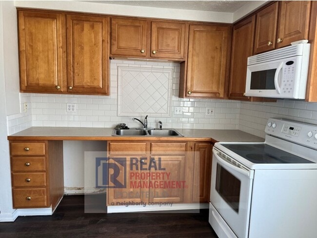 Foto del edificio - 2 bedroom 1 bath duplex - Single car garage