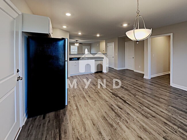 Building Photo - 782 Skyland Dr N
