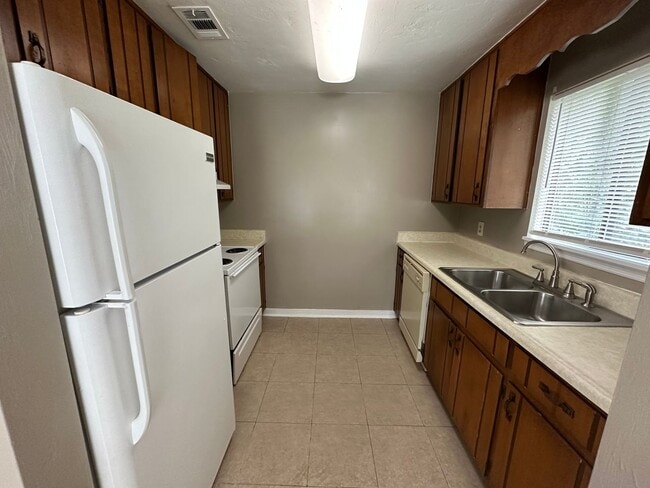 Building Photo - 617 Chicopee Ct